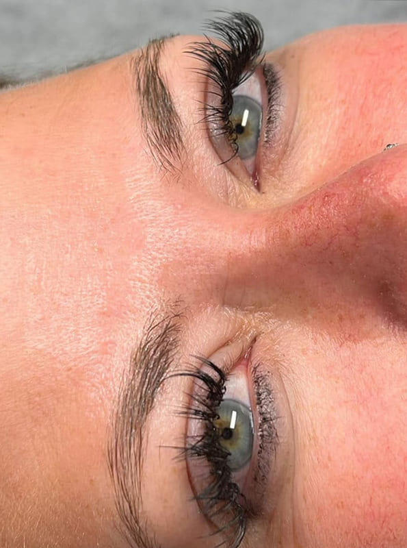 microblading of the eyebrows